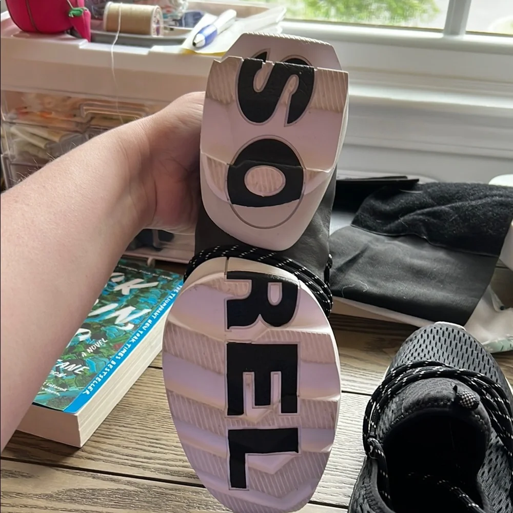 Sorel women’s Black Sneakers - Picture 4 of 4